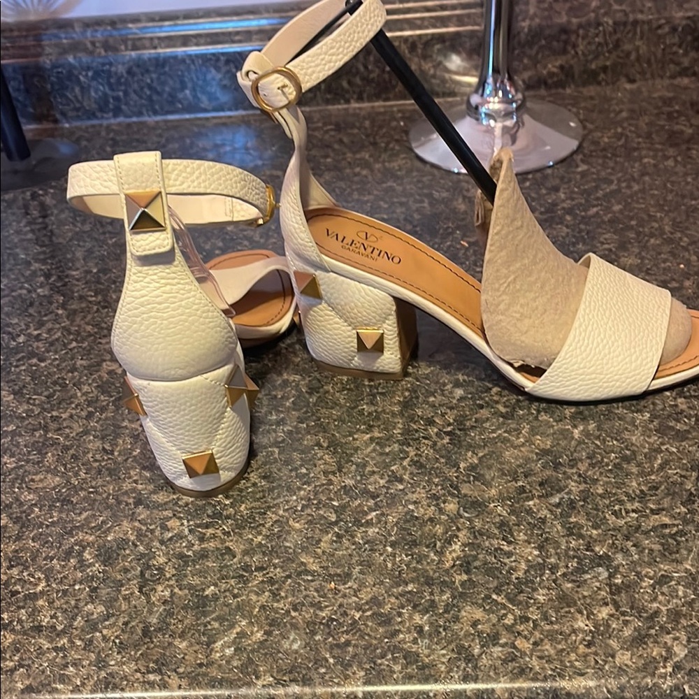 Valentino off  White Heeled Shoes size 38 1/2